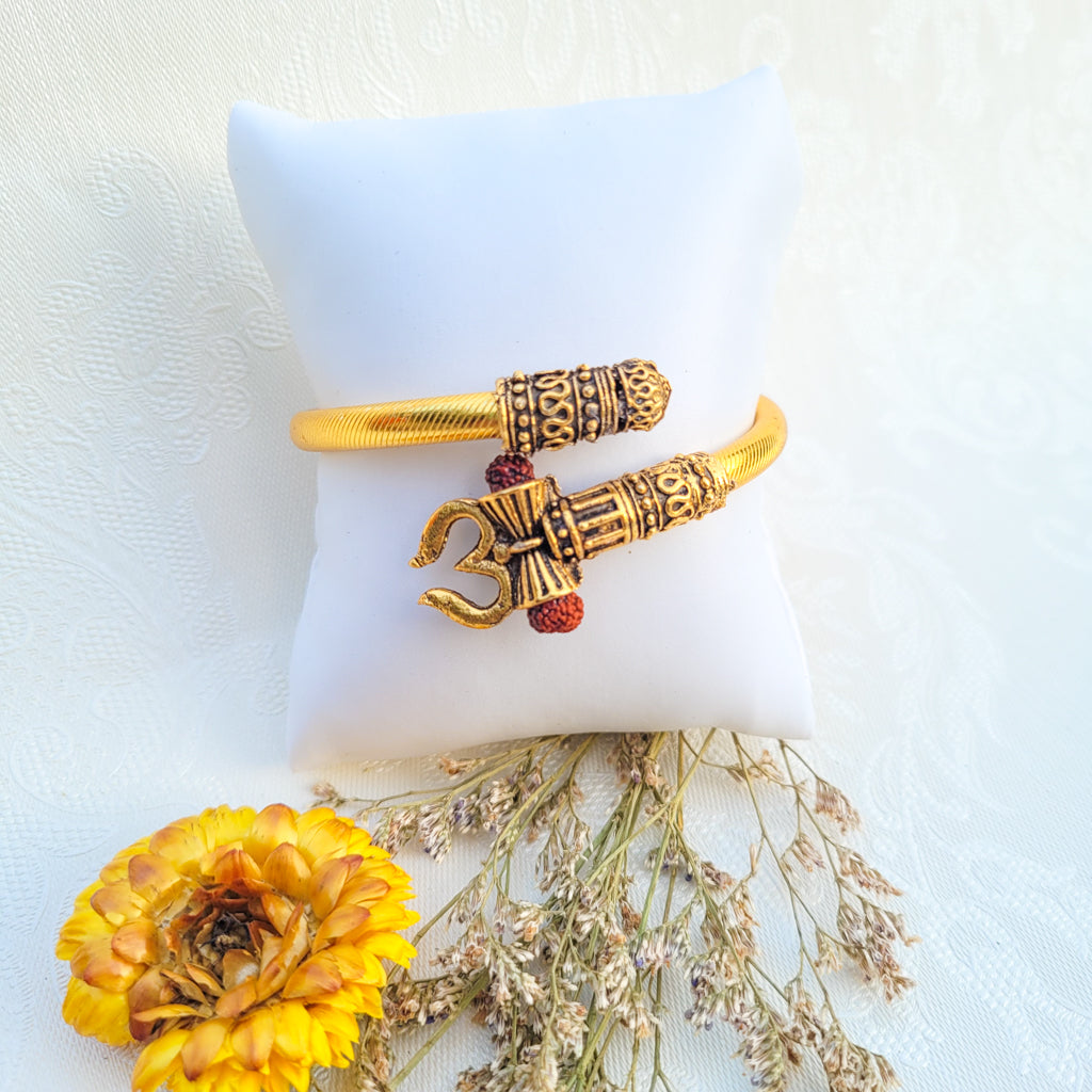 3 x Beautiful Two-Coloured Diamante Golden Beaded Rakhi Thread/Rakhi  Bracelet